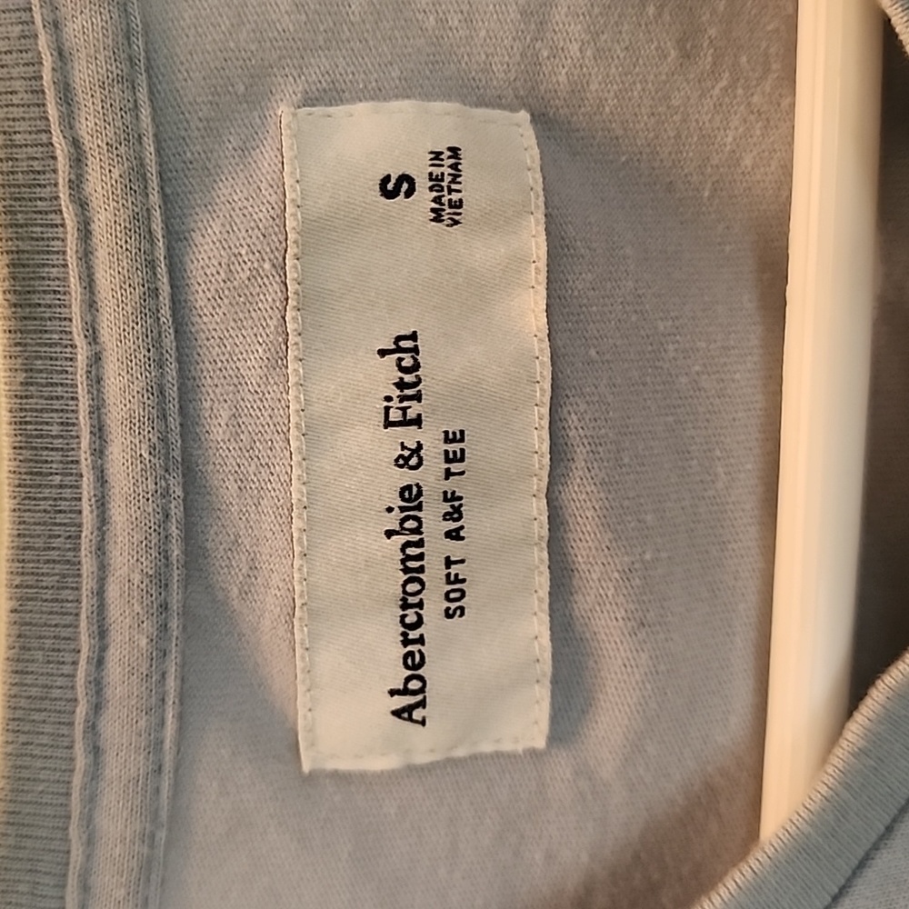 Abercrombie - Picture 3 of 3